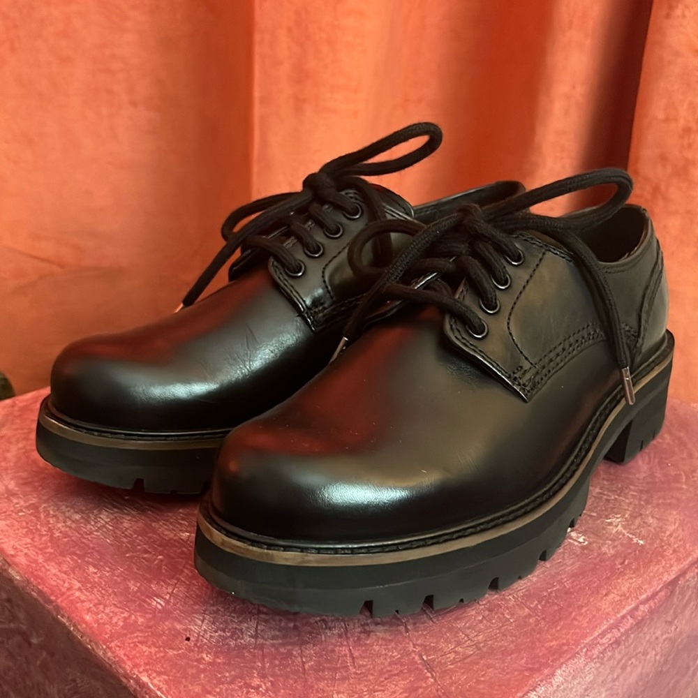 Clarks Lace-up Oxfords